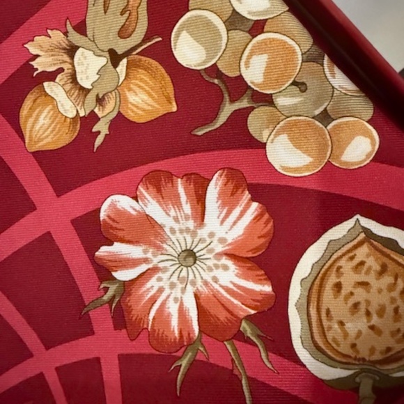 Ferragamo 100% Silk Scarf Never Worn NIB Retired Harvest Pattern - Picture 9 of 14